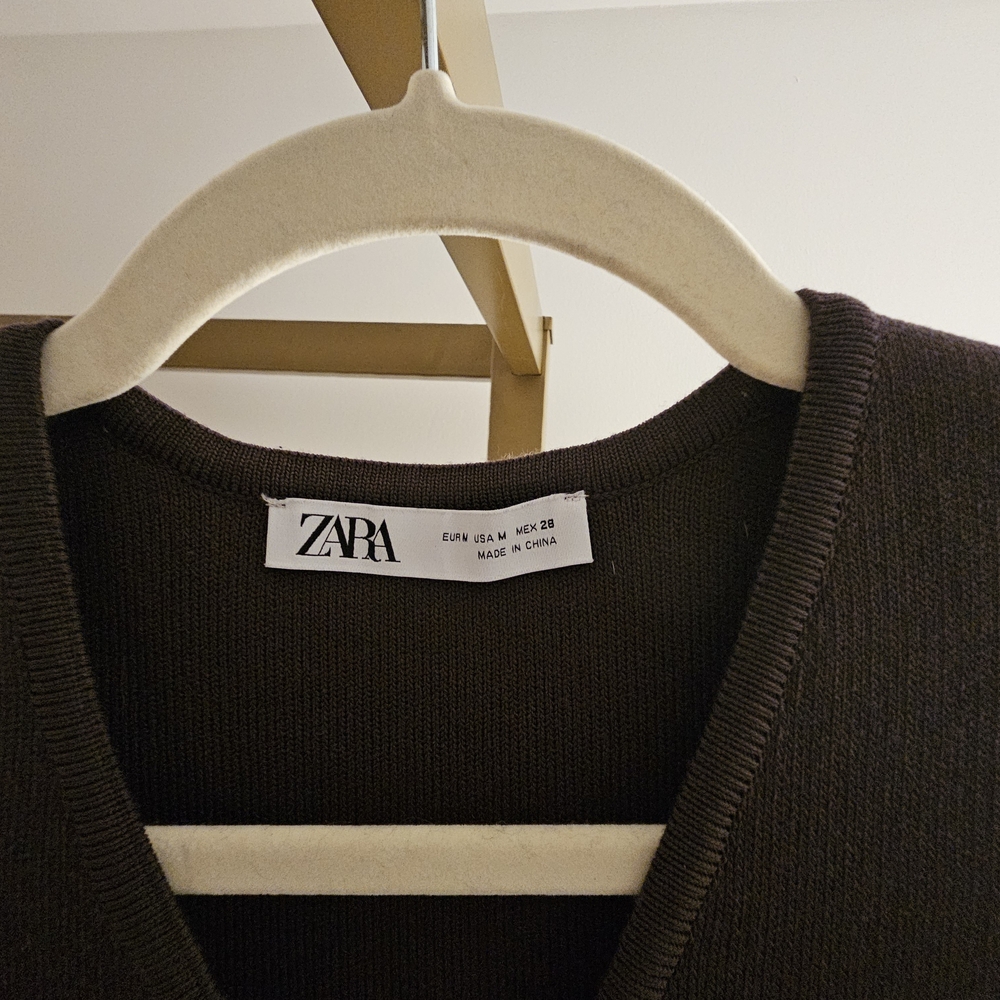 ✨ ZARA Basic Knit Gold Button Sleeveless Top – Size Medium ✨ - Picture 6 of 6
